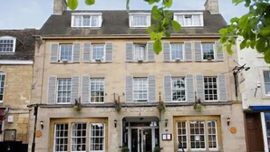 Exterior - Crown and Cushion (Chipping Norton)