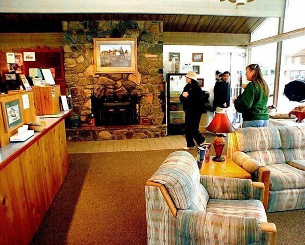 Lobby - Dude & Roundup (West Yellowstone)