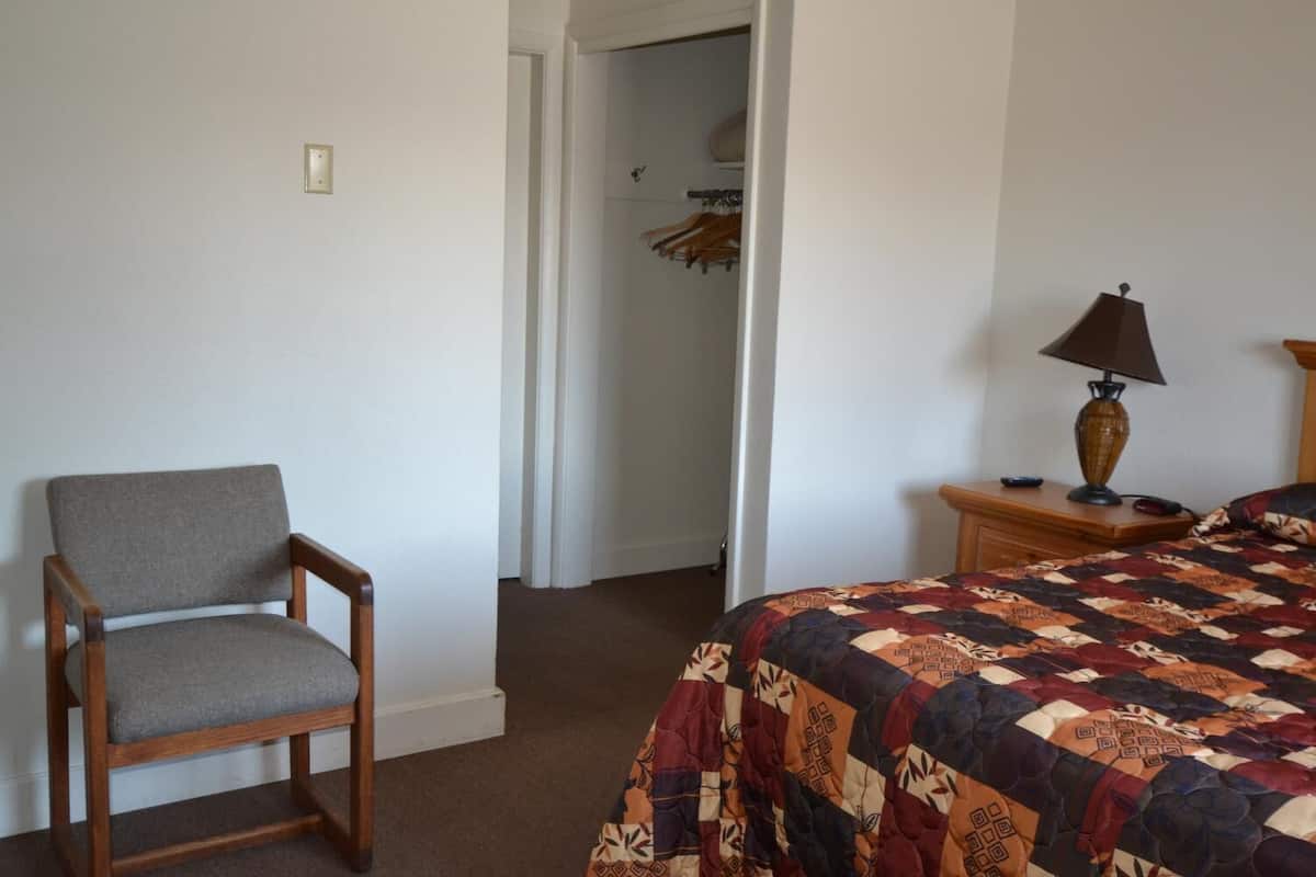 Blackout curtains, free WiFi, bed sheets