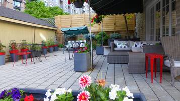 Deluxe Room, 1 King Bed | Terrace/patio