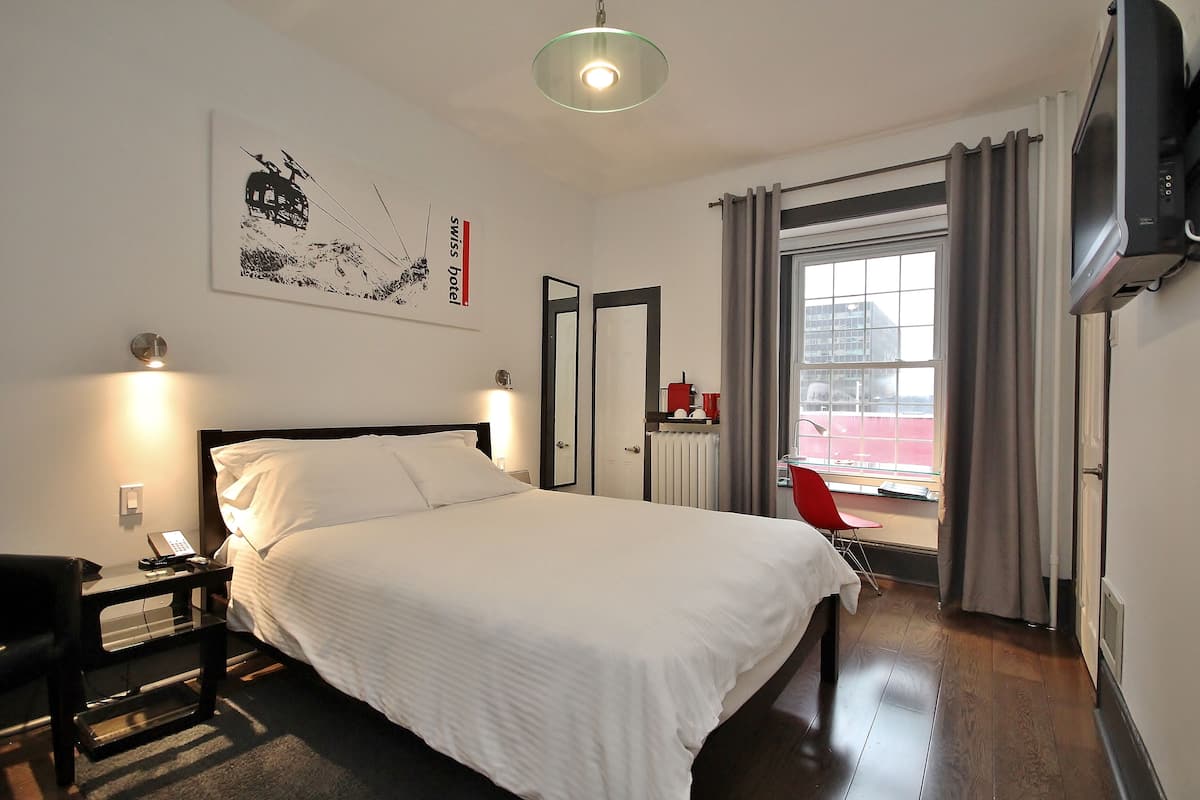 Standard Room, 1 Queen Bed | Egyptian cotton sheets, premium bedding, desk, laptop workspace