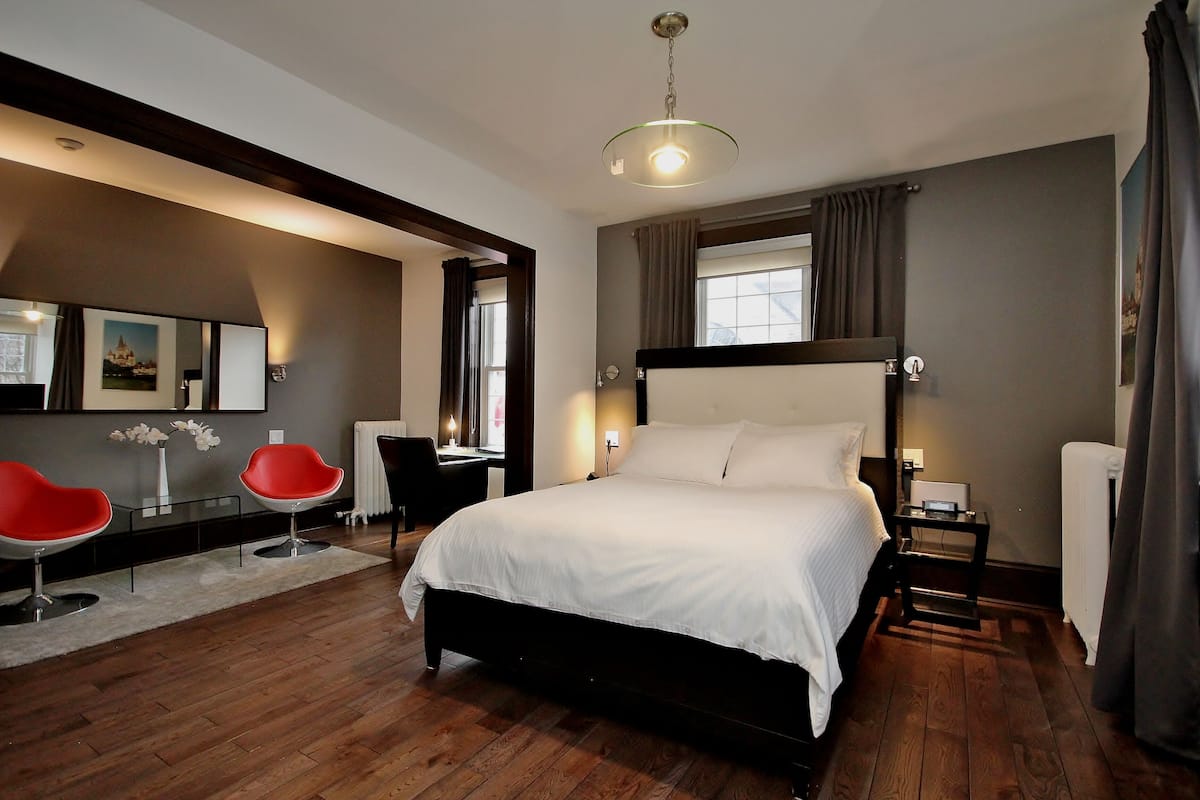 Deluxe Room, 1 Queen Bed, Fireplace | Egyptian cotton sheets, premium bedding, desk, laptop workspace