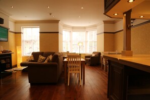 Bar (on property) - B+B York (York)