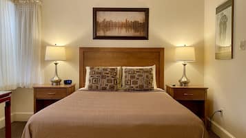 Dobbeltrom – premium, eget bad | Allergitestet sengetøy, senger med overmadrass og strykejern/-brett