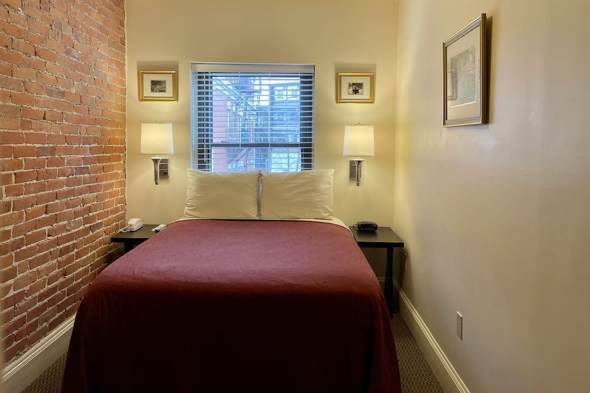 Chambre Simple, salle de bains commune