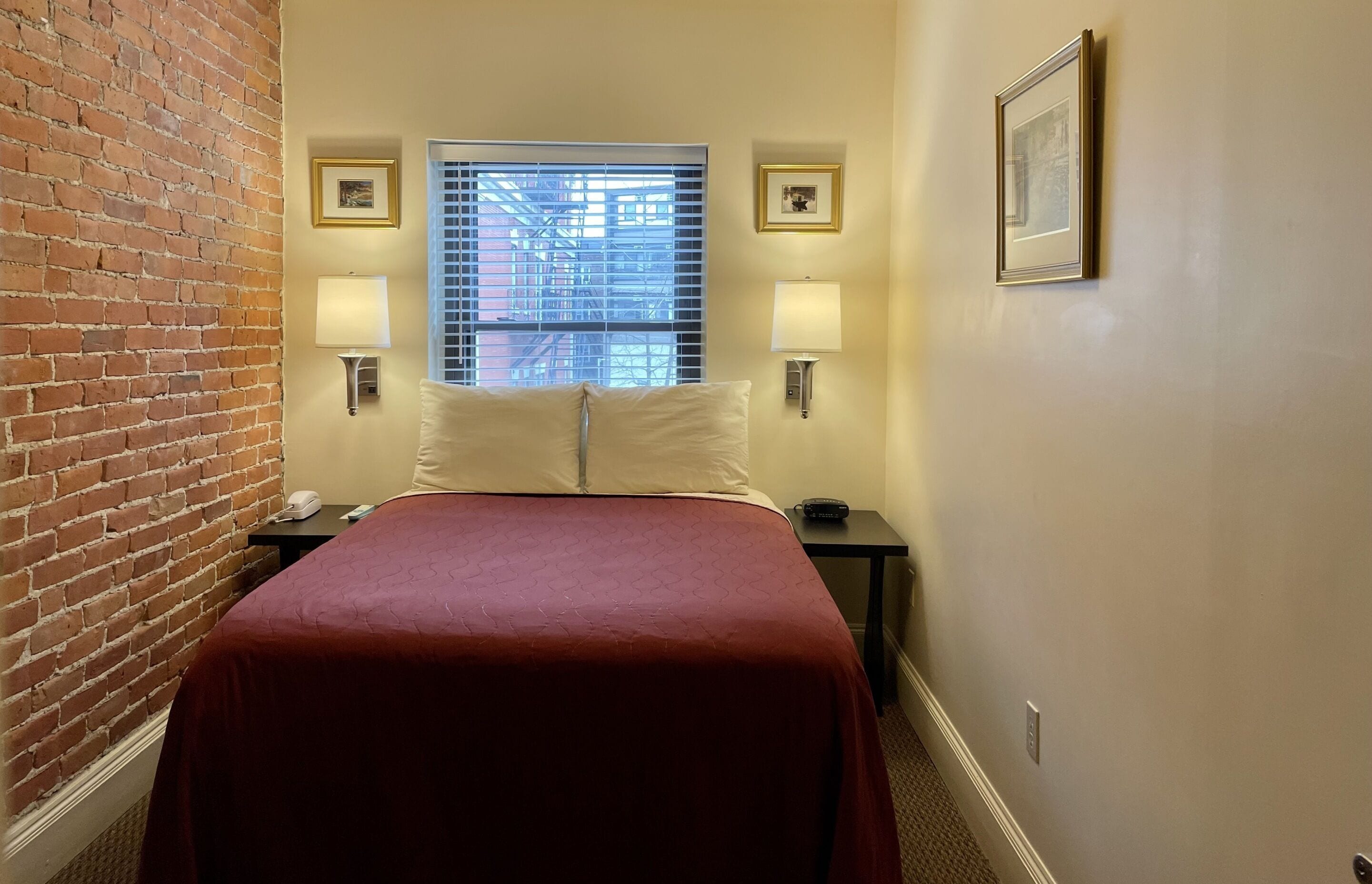 Enkelrum - delat badrum | Allergitestade sängkläder, bäddmadrasser och strykjärn/strykbräda