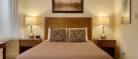 Premium tweepersoonskamer, en-suite badkamer | Hypoallergeen beddengoed, pillowtop-bedden, een strijkplank/strijkijzer