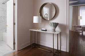 Artículos de higiene personal gratuitos, secador de pelo y albornoces