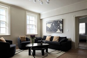 Apartment, 1 Queen Bed | Living area