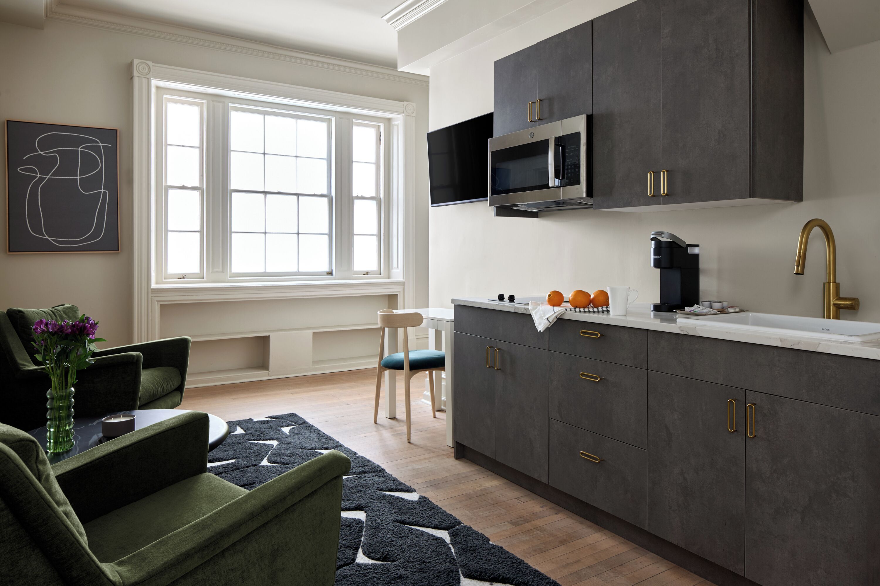 apartment, 1 queen bed | living area | 50-inch flat-screen tv with cable channels, tv