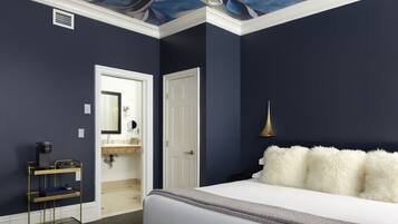 Roupas de cama premium, cofres nos quartos, individualmente decorados