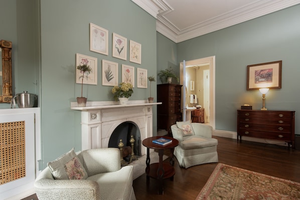 Habitación doble superior, baño en la habitación (Two Full Beds) | Wifi gratis