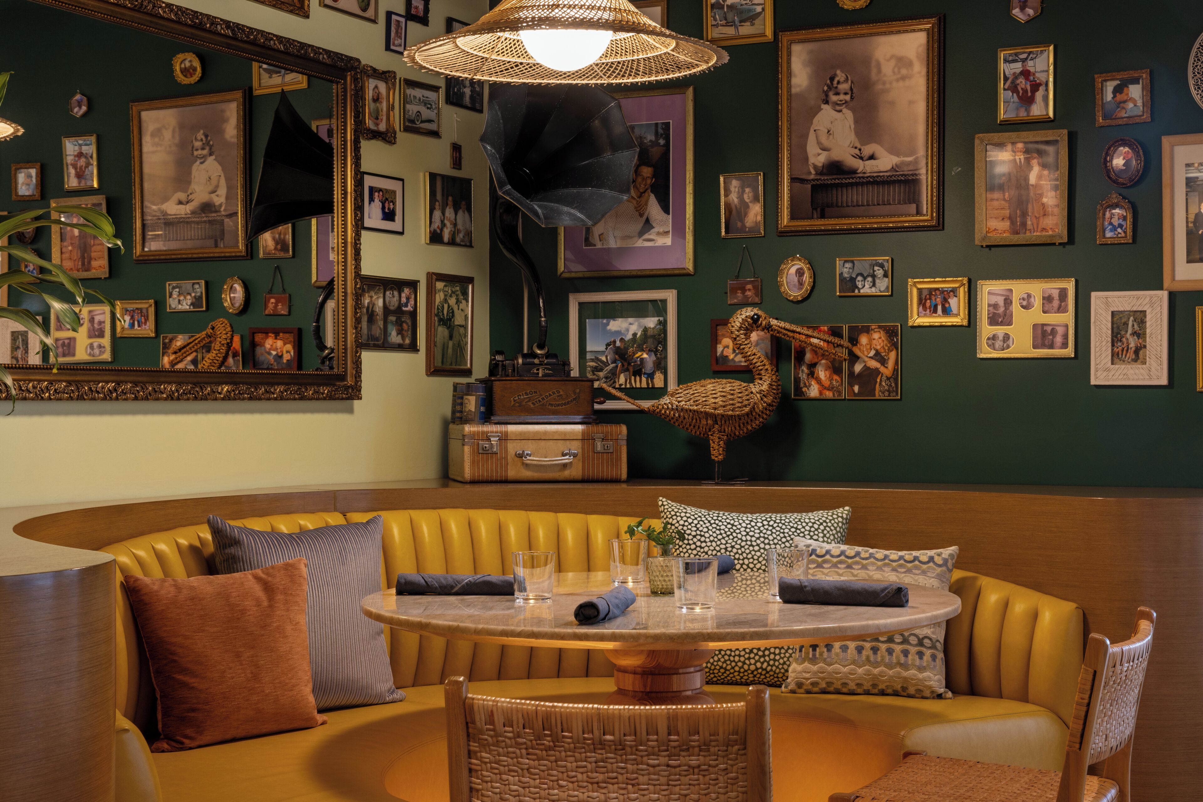 3 restaurants; breakfast, lunch, and dinner served