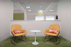 Lobby - Spark by Hilton San Antonio Airport (San Antonio)