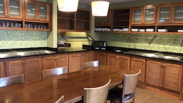 ์์นจ ์์ฌ ๊ณต๊ฐ