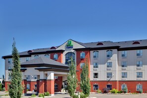 Exterior - Holiday Inn Express & Suites Sherwood Park-Edmonton Area by IHG (Sherwood Park)