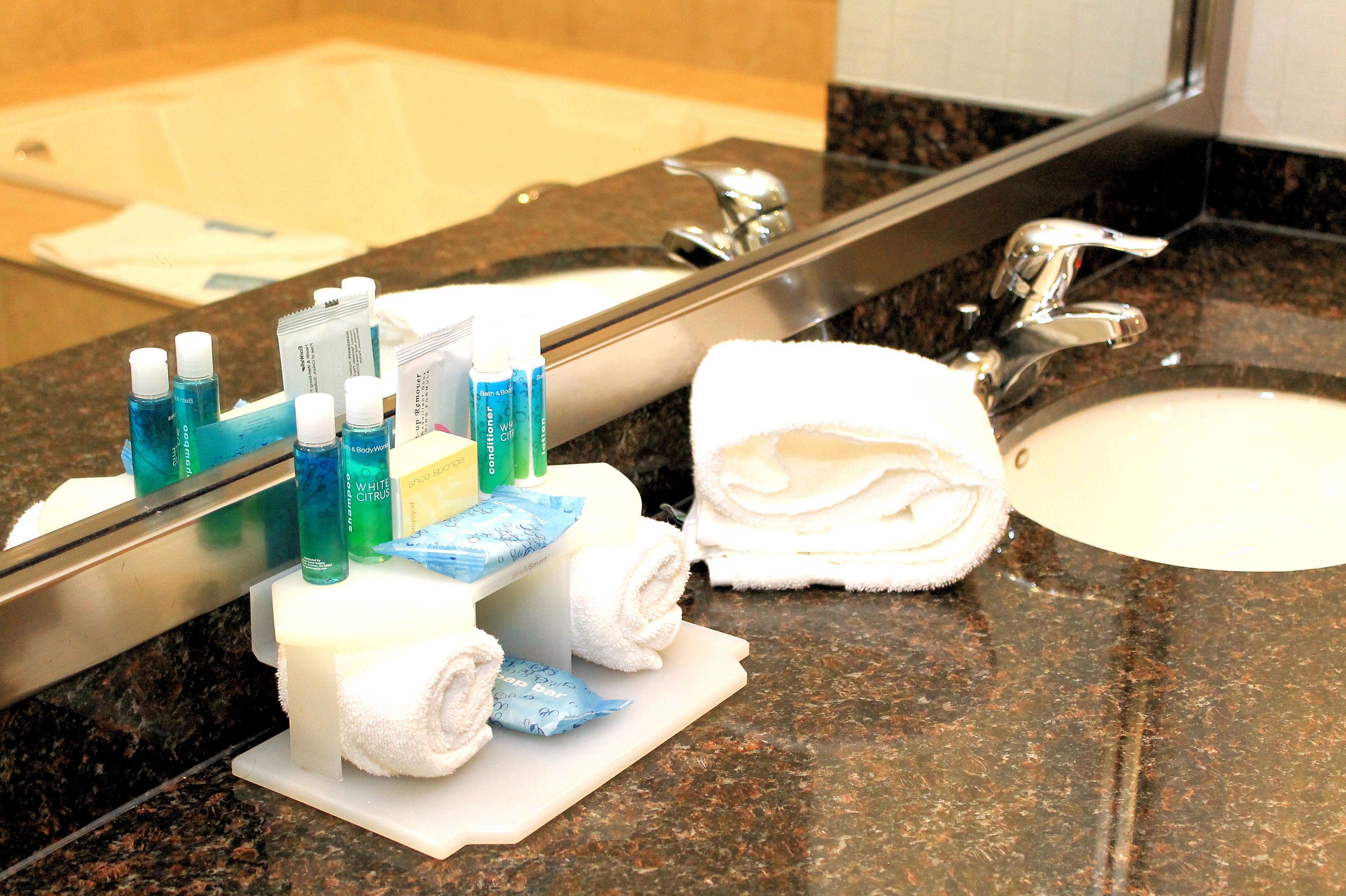 combined shower/bathtub, free toiletries, hair dryer, towels