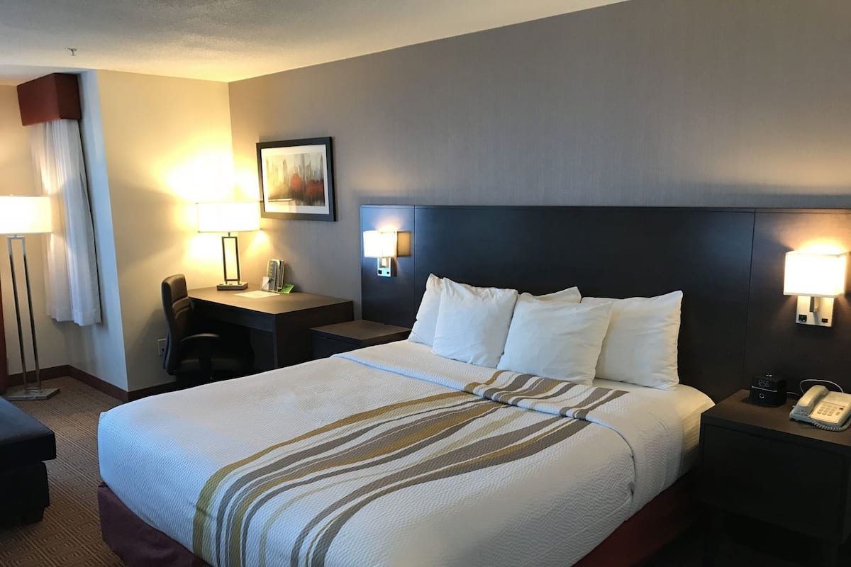 Premium bedding, pillowtop beds, in-room safe, desk