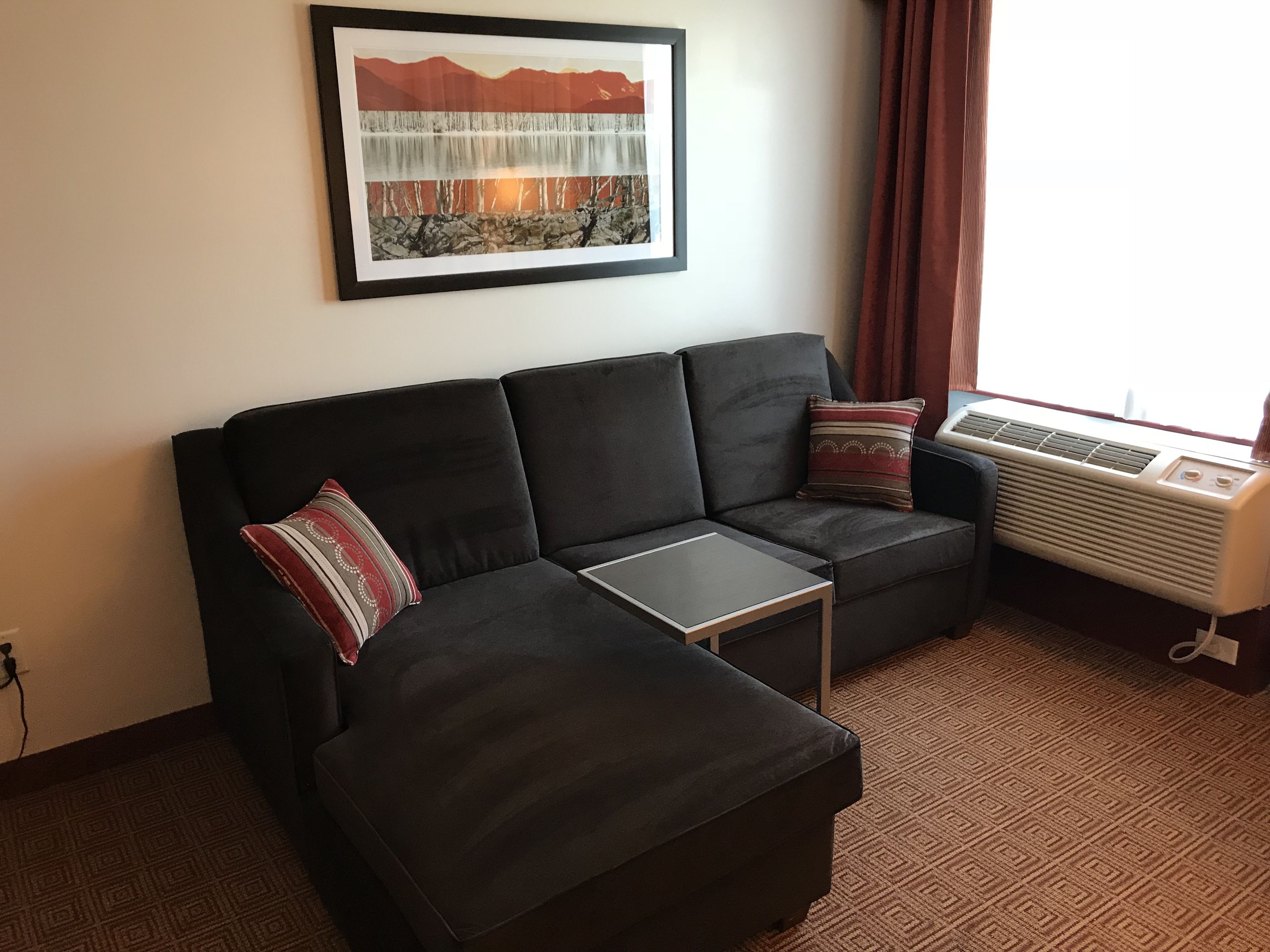 deluxe room, 1 king bed, non smoking, mountain view (deluxe executive room) | premium bedding, pillow-top beds, in-room safe, desk