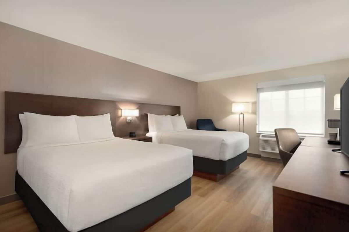 Luxe beddengoed, pillowtop-bedden, een kluis op de kamer, een bureau