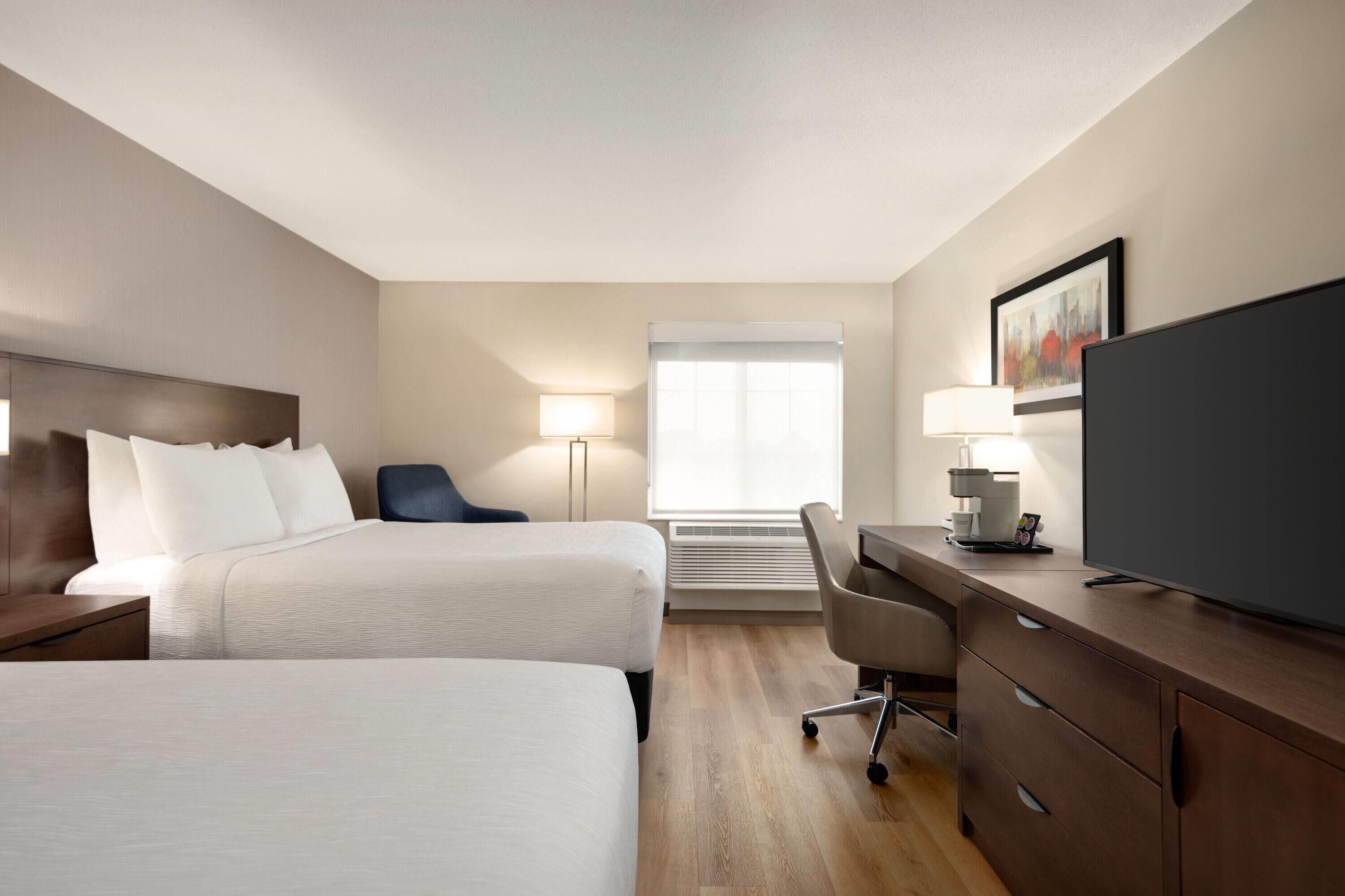 Rom, 2 dobbeltsenger, ikke-røyk, bakgårdsutsikt | Sengetøy av topp kvalitet, senger med overmadrass og safe på rommet