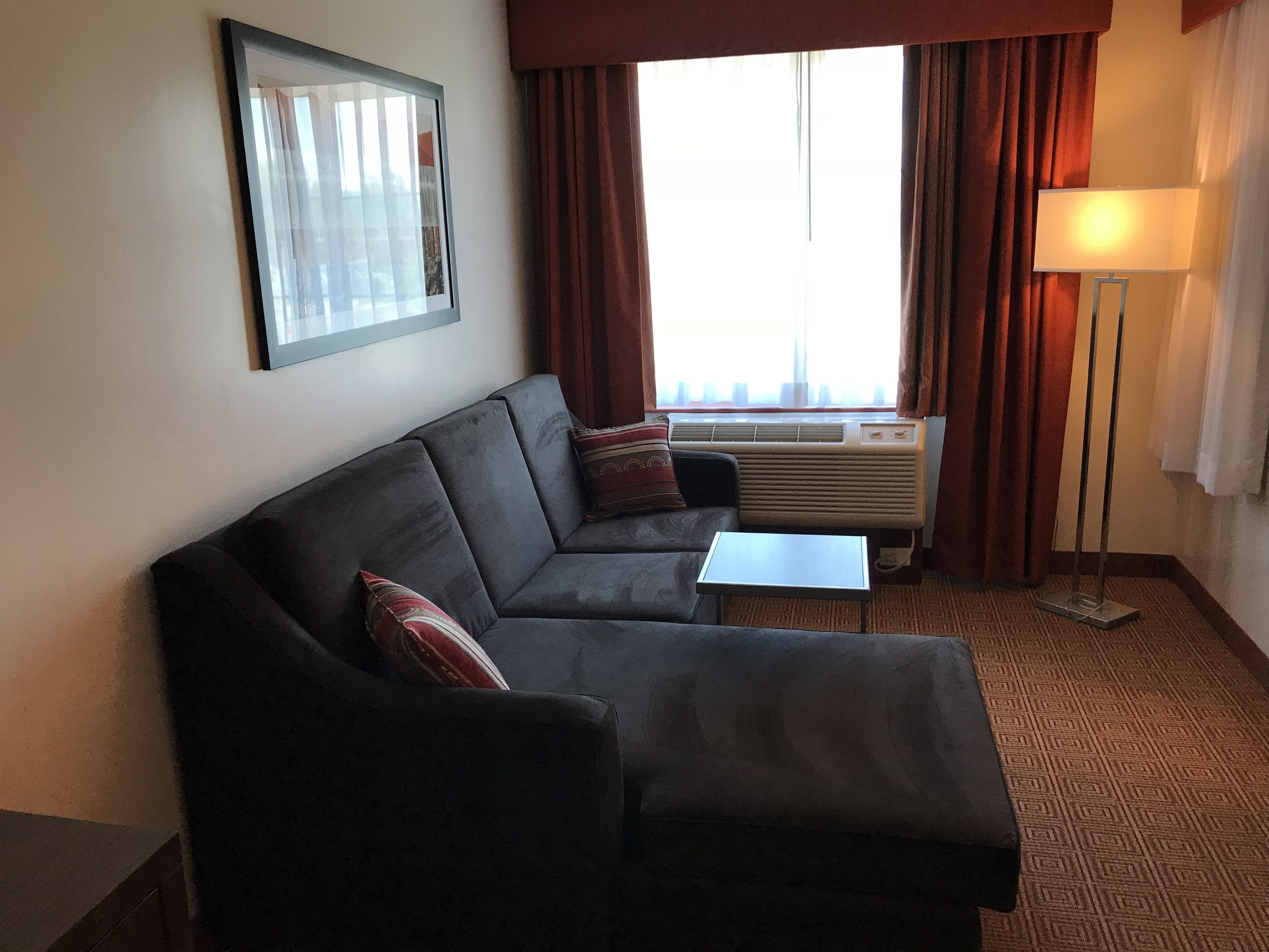 deluxe room, 1 king bed, non smoking, mountain view (deluxe executive room) | premium bedding, pillow-top beds, in-room safe, desk