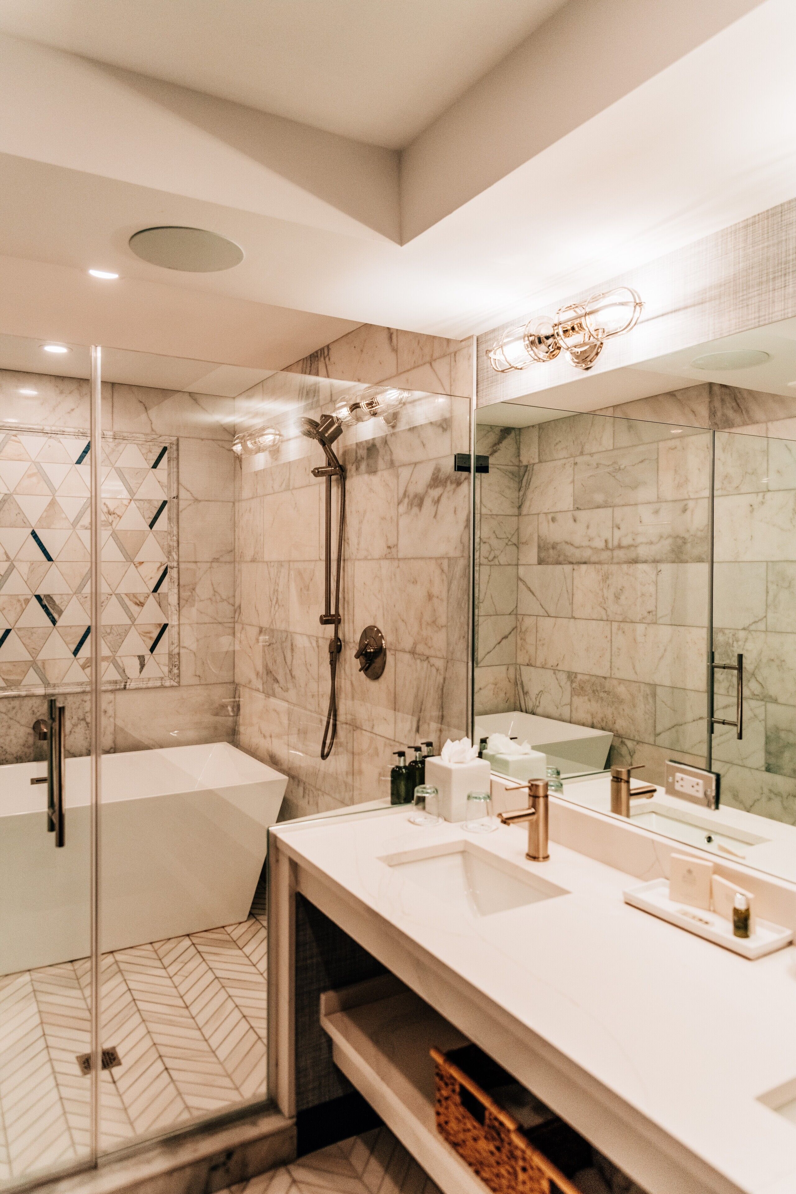 premiere king suite | bathroom | combined shower/bathtub, free toiletries, hair dryer, bathrobes