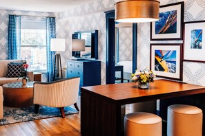 King Suite | Premium bedding, in-room safe, laptop workspace, blackout drapes - Salem Waterfront Hotel & Suites (Salem)