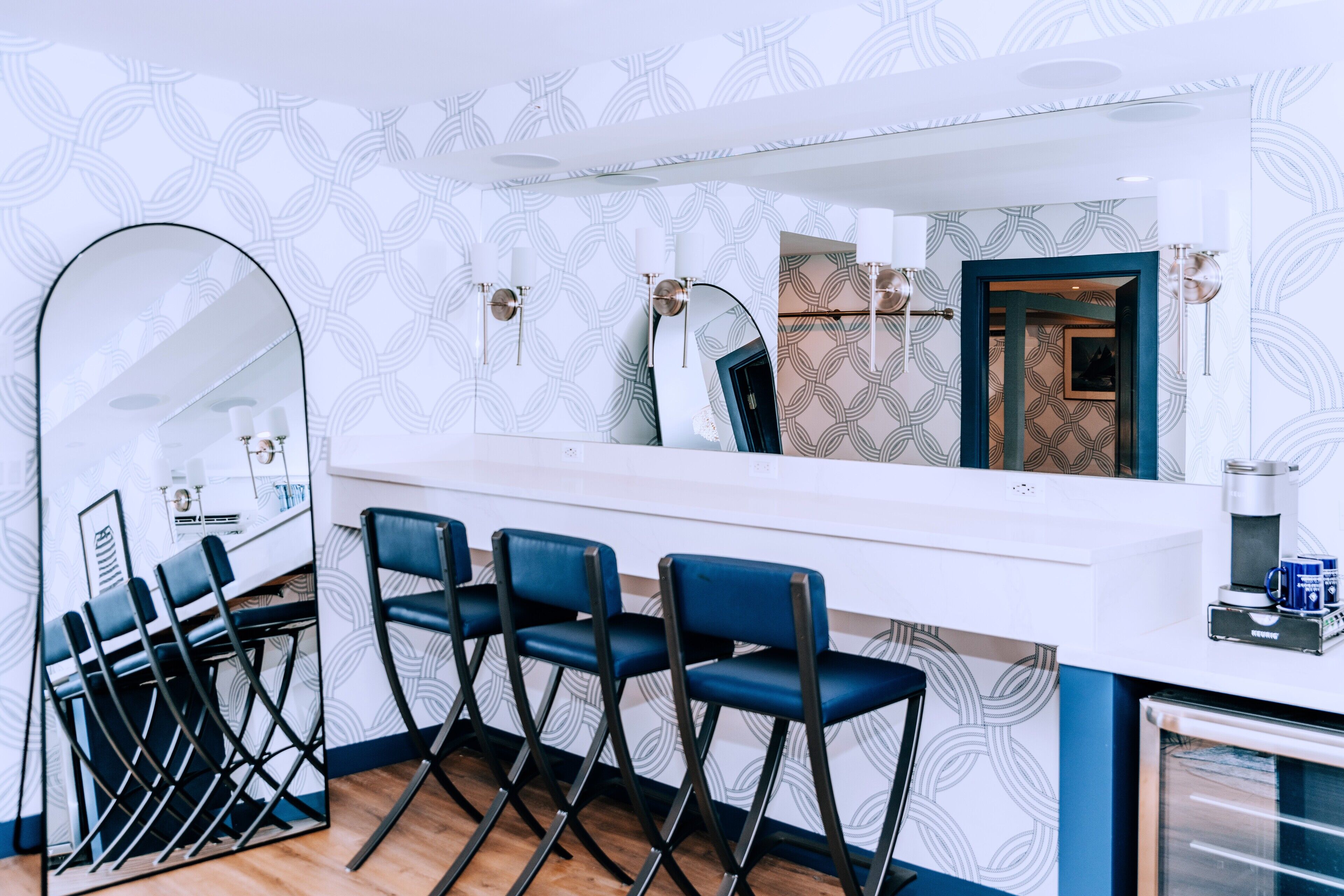 premiere king suite | 1 bedroom, premium bedding, in-room safe, laptop workspace