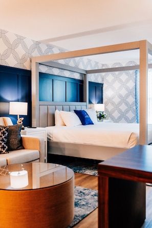 Junior Room, 1 King Bed with Sofa bed, Refrigerator & Microwave | Premium bedding, in-room safe, laptop workspace, blackout drapes - Salem Waterfront Hotel & Suites (Salem)