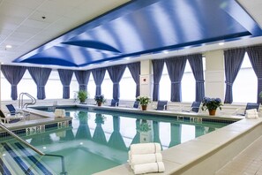 Indoor pool - Salem Waterfront Hotel & Suites (Salem)
