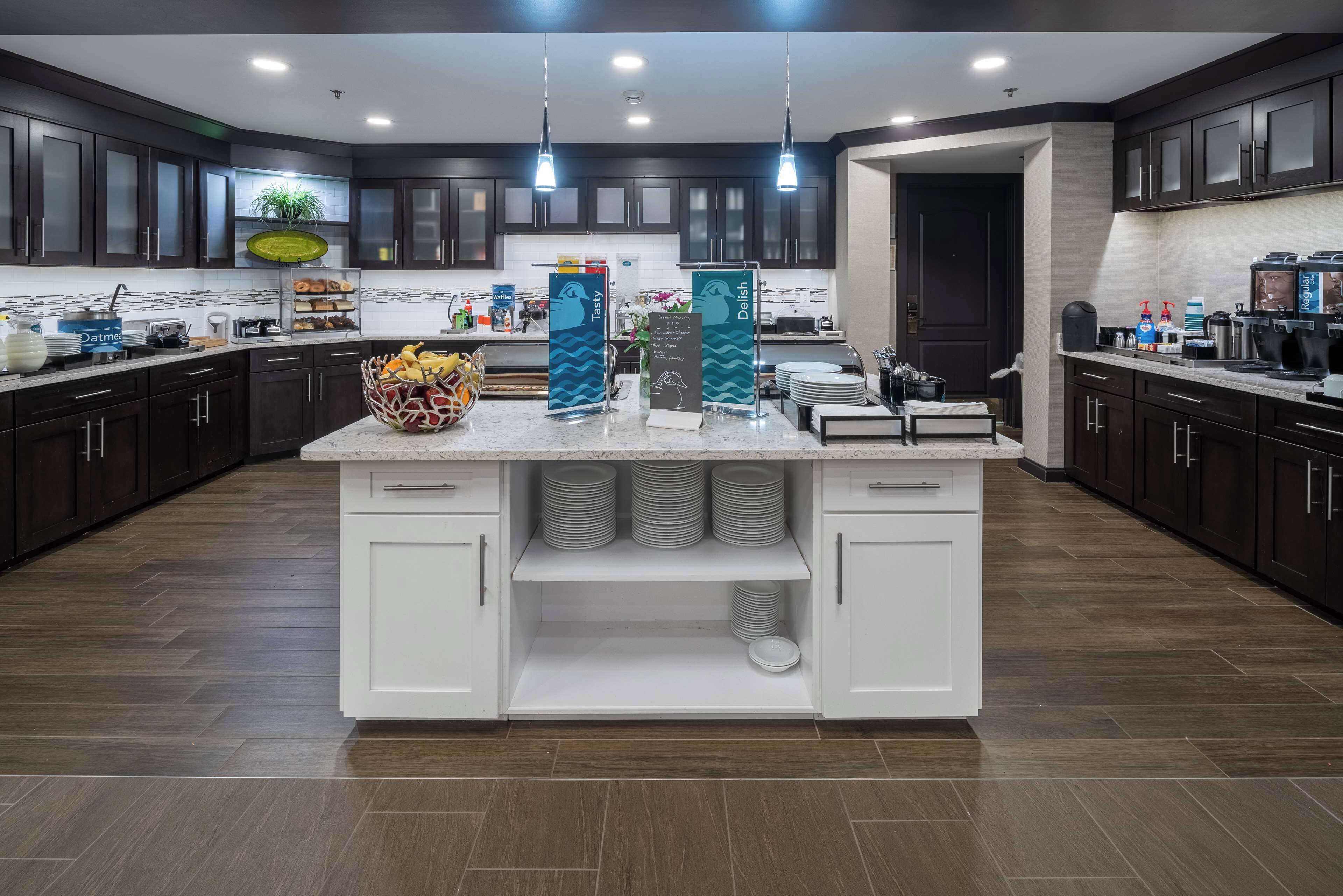 free daily breakfast