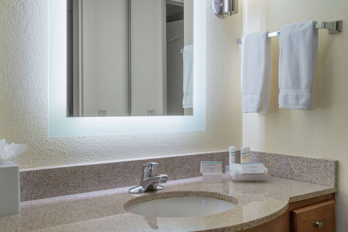 Bathroom | Hair dryer, towels