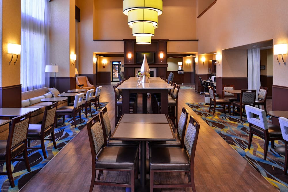 Hampton Inn & Suites Ontario