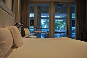 Minibar, in-room safe, desk, iron/ironing board