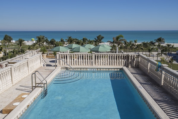 Kolam renang outdoor