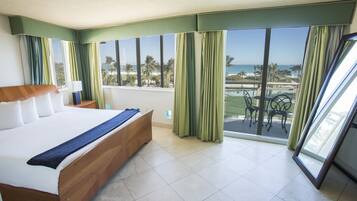 Suite - 2 soveværelser - havudsigt | Minibar, pengeskab på værelset, skrivebord, strygejern/strygebræt