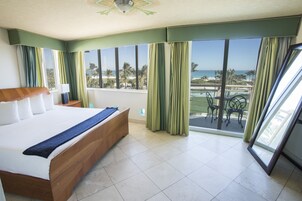 Suíte, 2 quartos, vista para o oceano | Frigobar, cofres nos quartos, escrivaninha