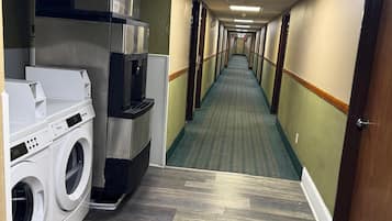 Standard Room, 1 Queen Bed | Laundry