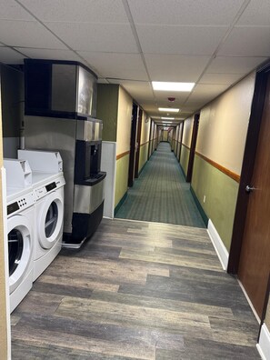 Standard Room, 1 Queen Bed | Laundry