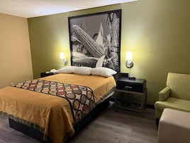 Habitación estándar, 1 cama de matrimonio | Zona de estar | Una televisión