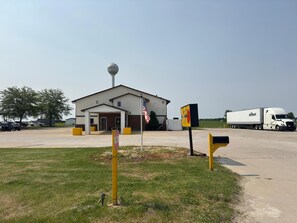 Vista frontal de la propiedad