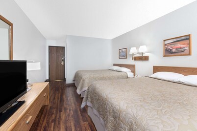 Super 8 by Wyndham Murdo