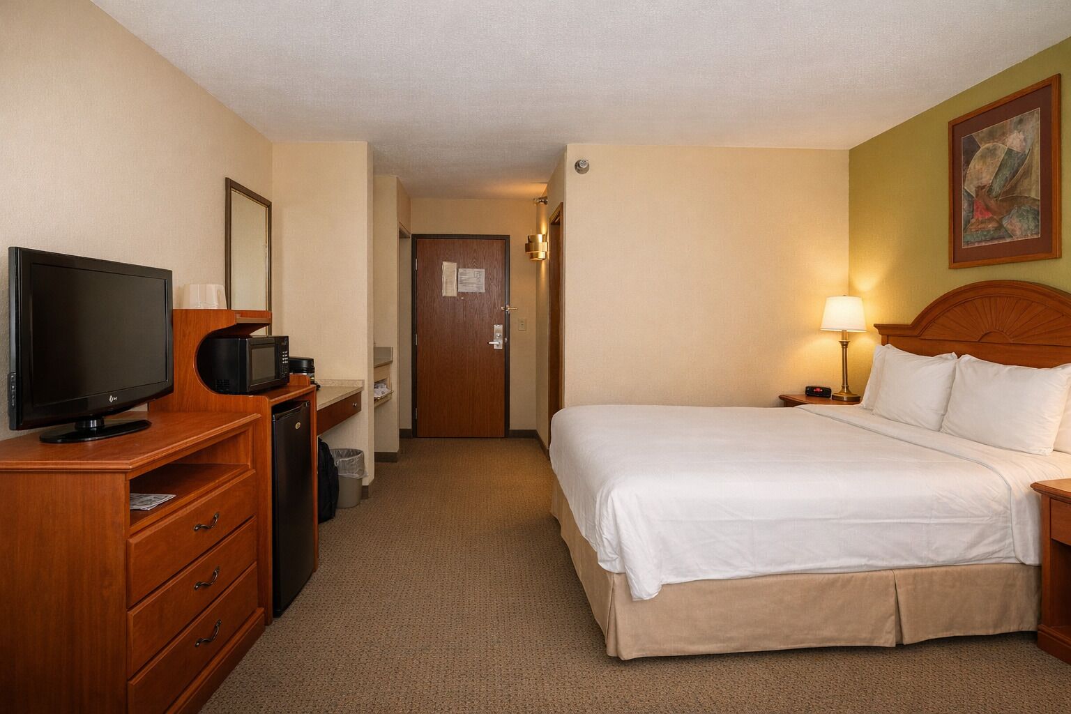 Standard Room, 1 King Bed | Pillowtop beds, desk, free cribs/infant beds, free WiFi