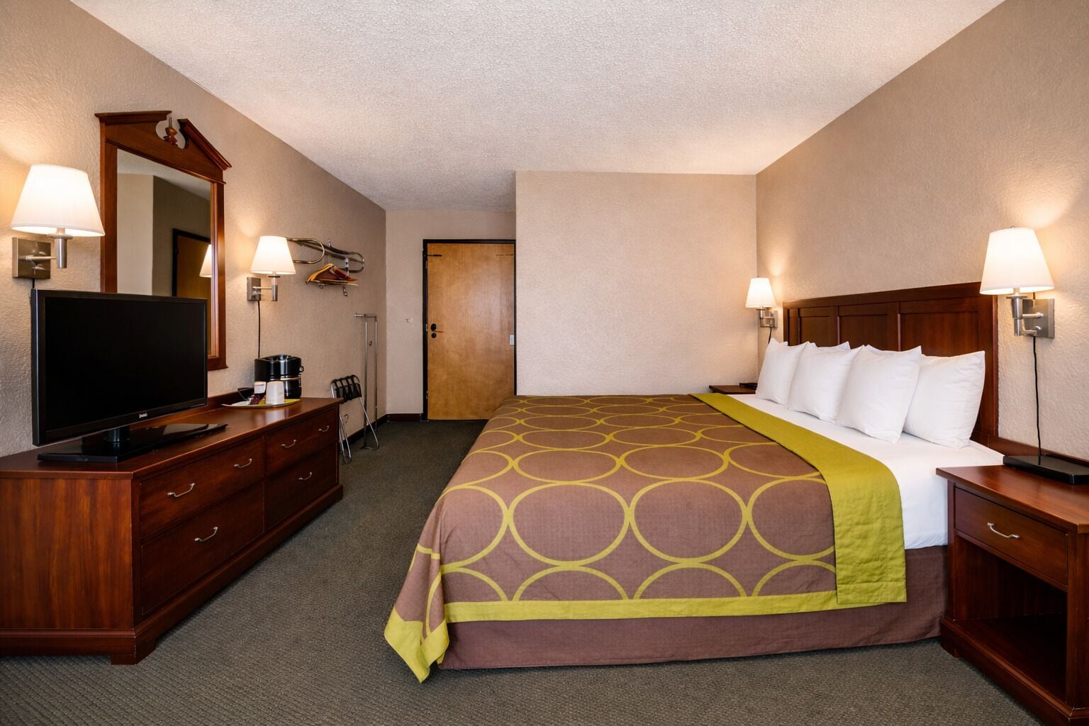 필로우탑 침대, 책상, 무료 유아용 침대, 무료 WiFi