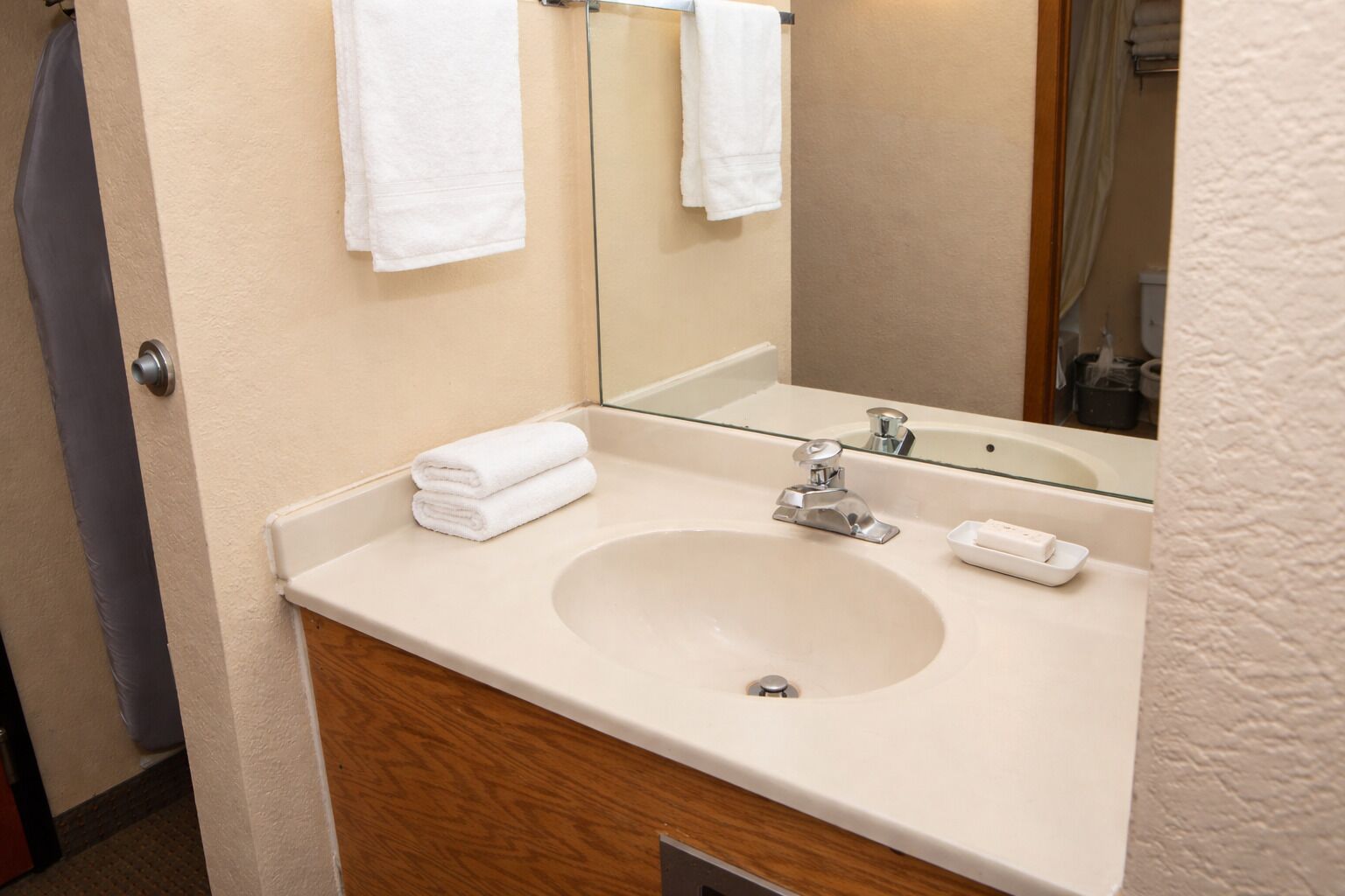 Studiosuite, flere senger, ikke-røyk | Bad | Kombinert dusj/badekar, toalettartikler (inkludert) og hårføner