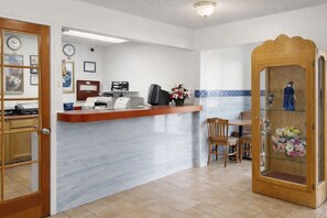 Reception - Super 8 by Wyndham Gallup (Gallup)