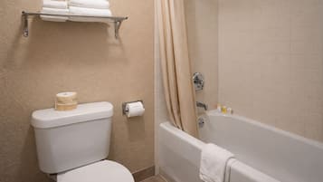 Combined shower/tub, free toiletries, hair dryer, towels