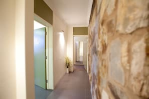 Soundproofing, iron/ironing board, cots/infant beds, rollaway beds - Adelaide Road Motor Lodge (Murray Bridge)