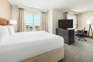 Premium bedding, desk, iron/ironing board, free cribs/infant beds - Residence Inn by Marriott Des Moines West at Jordan Creek Town Center (West Des Moines)